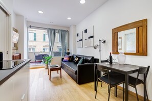 Smart TV, books, stereo - Lovely home in the center of Rome, Fabrizia. (Roma)