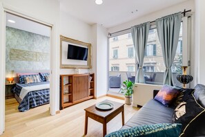 Smart TV, books, stereo - Lovely home in the center of Rome, Fabrizia. (Roma)