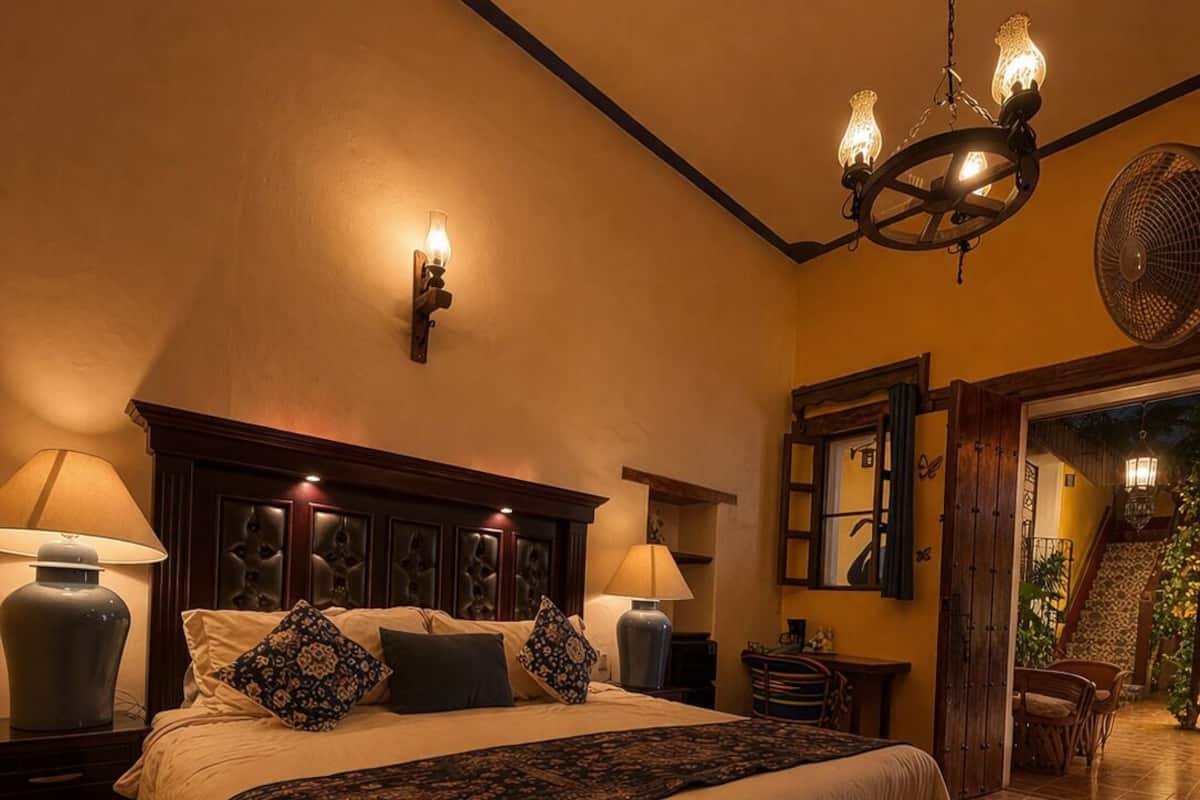 Phòng đôi có thiết kế đặc sắc | Chăn bông, nệm có lớp đệm bông, minibar, trang trí khác biệt