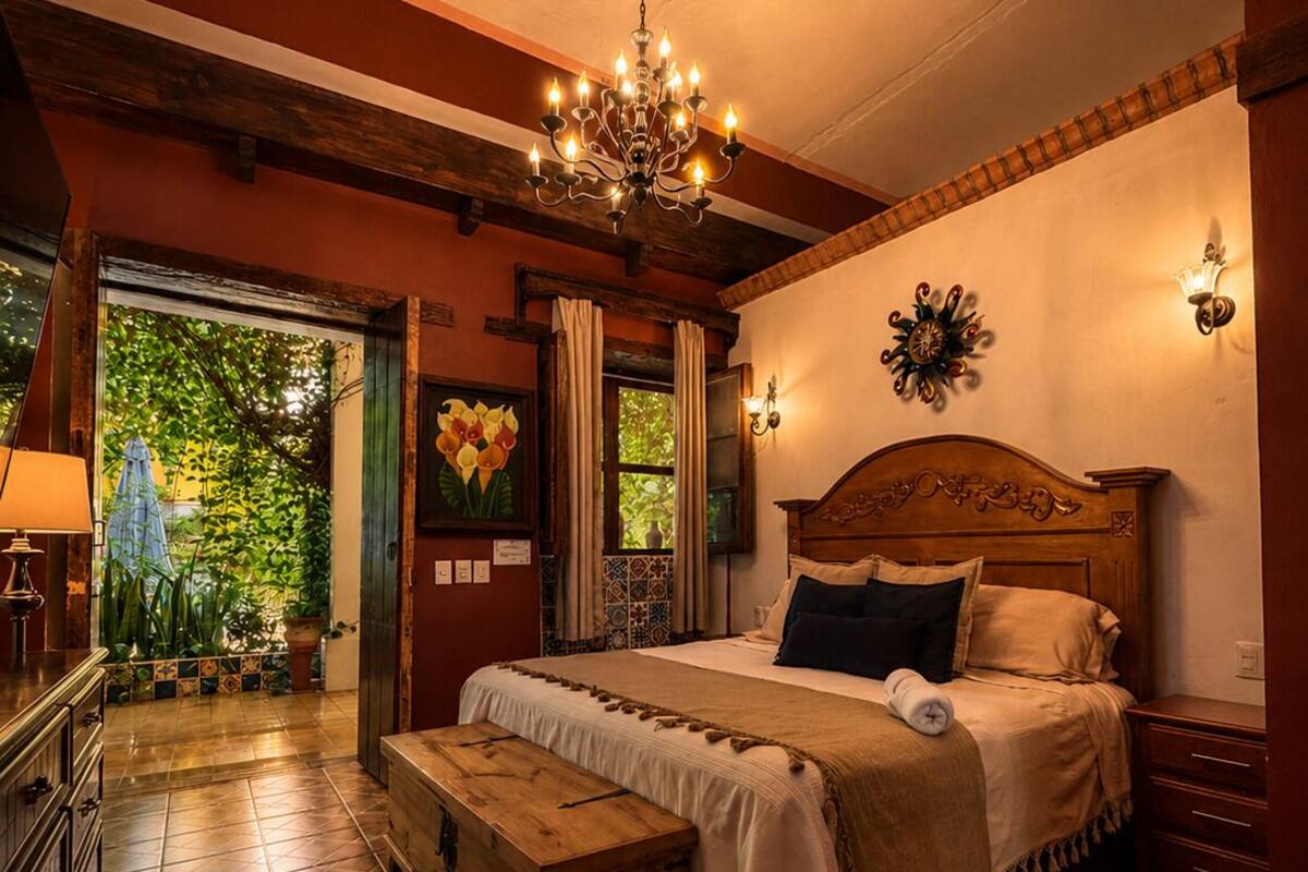 Superior Suite, Garden View | Down comforters, pillowtop beds, minibar, desk