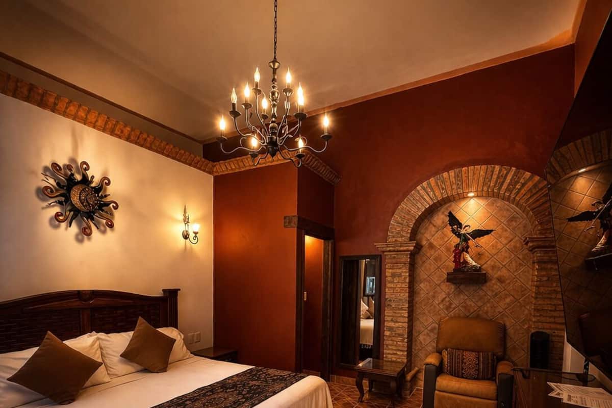 Phòng Suite Superior, quang cảnh vườn | Chăn bông, nệm có lớp đệm bông, minibar, trang trí khác biệt