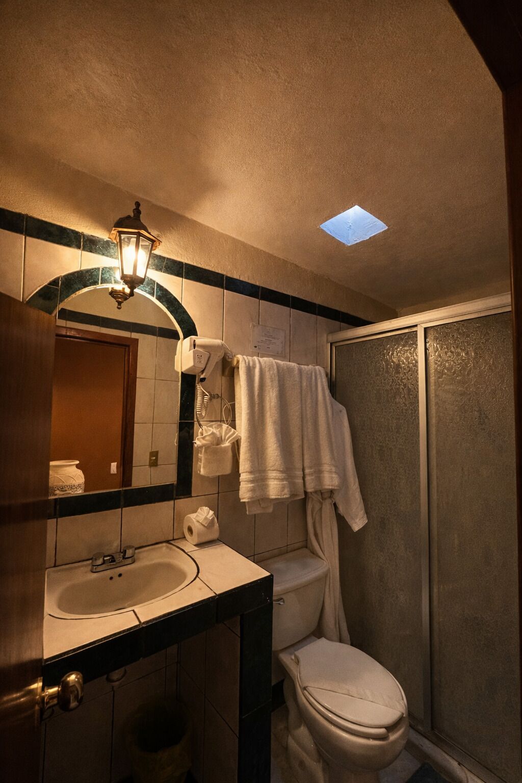 Executive Studio Suite | Bathroom