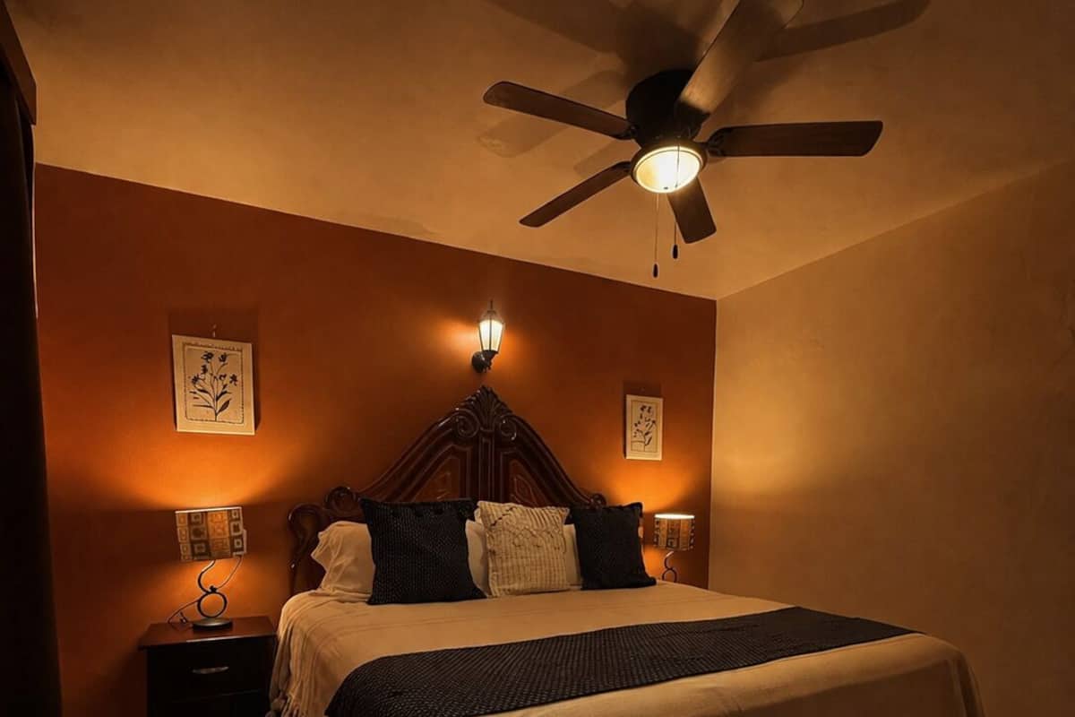 Phòng phong cách cổ điển | Chăn bông, nệm có lớp đệm bông, minibar, trang trí khác biệt