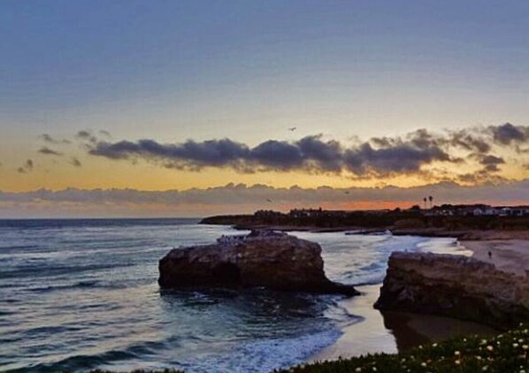 Nær stranden og strandhåndklær