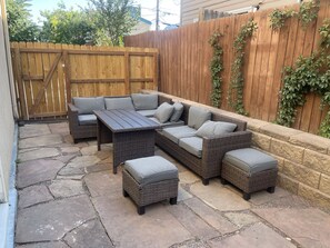 Terrace/patio - Downtown Boulder Oasis. 3 Blocks from Pearl St Mall. 4 bedrooms and 2 full baths (Boulder)
