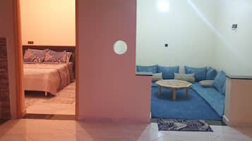 1 habitación, escritorio, tabla de planchar con plancha y wifi gratis