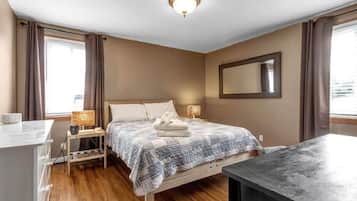 4 bedrooms, desk, iron/ironing board, free WiFi