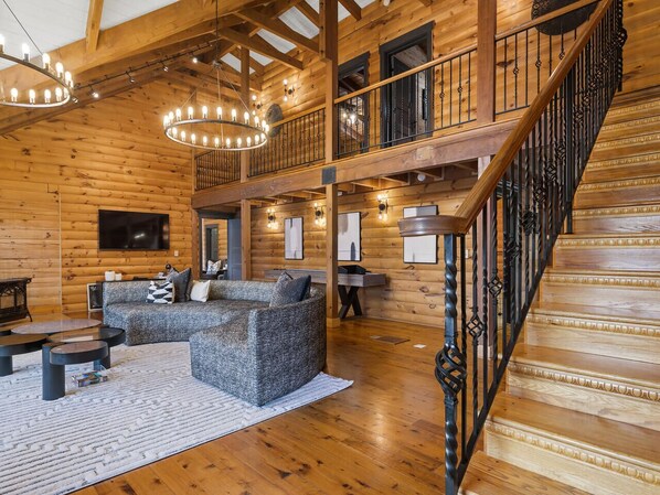 Smart TV, fireplace, ping pong, books