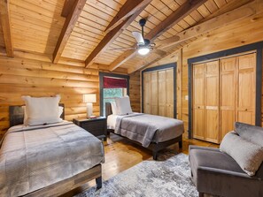 5 bedrooms, iron/ironing board, free WiFi, bed sheets