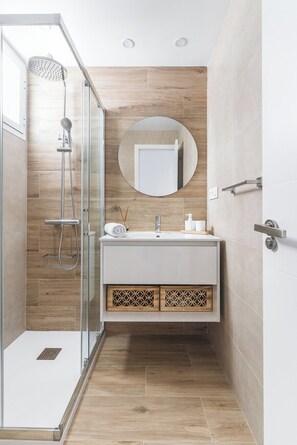 Articles de toilette (gratuits), serviettes fournies