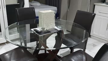 Premium Studio | In-room dining