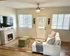 Smart TV, fireplace
