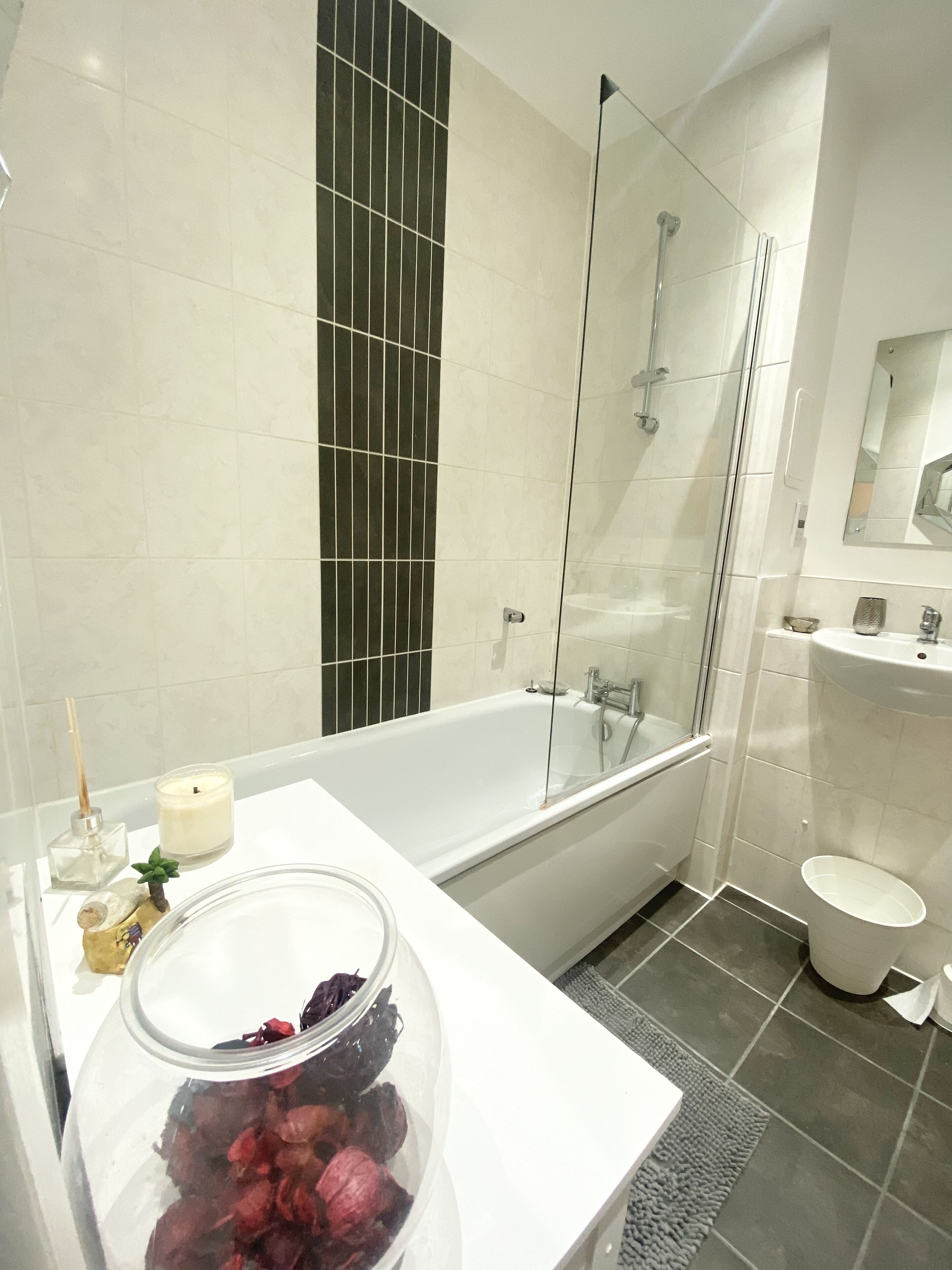 Apartment, 1 Queen Bed | Bathroom | Shower, hair dryer, towels