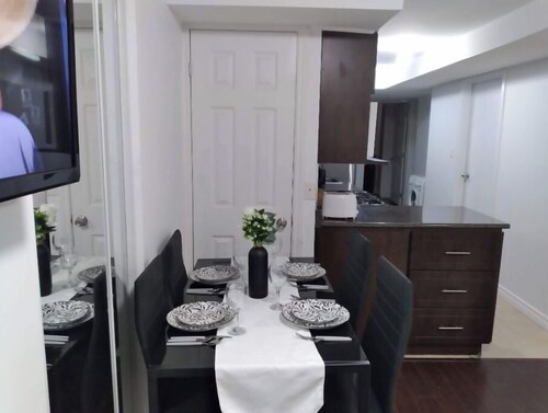 Nice 1 bedroom +den apartment in Markham near everything