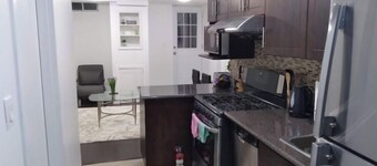 Nice 1 bedroom +den apartment in Markham near everything