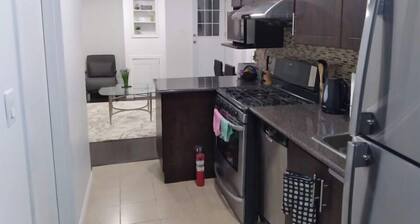Nice 1 bedroom +den apartment in Markham near everything