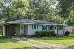 Exterior - Beautiful, Quiet Getaway (Petal)