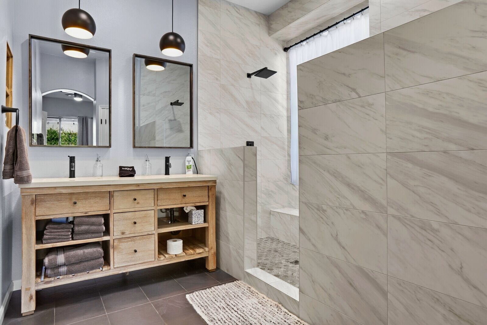 Combined shower/tub, hair dryer, towels, soap
