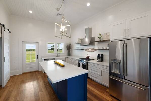 Køleskab, mikrobølgeovn, ovn, opvaskemaskine