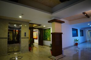 24-tommers smart-tv med digitale kanaler, tv