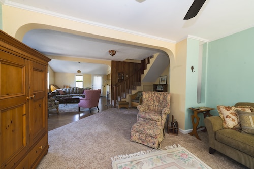 Large Cozy House Close to Town and Park