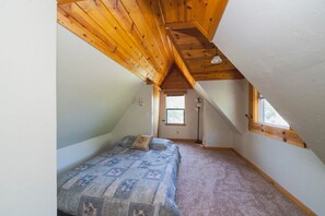 4 bedrooms, travel cot, WiFi, bed sheets