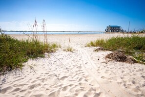 Beach towels - POOL & HOT TUB! Minutes to Beach! Close to Biloxi & Casinos! Backyard Oasis! (Gulfport)
