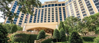 POOL & HOT TUB! Minutes to Beach! Close to Biloxi & Casinos! Backyard Oasis!