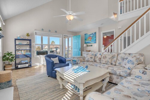 In the Heart of Ocean Isle privatePool! Walk to Pier, Restaurants & Shops 10beds
