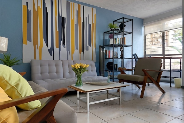 Smart TV, libros y estéreo