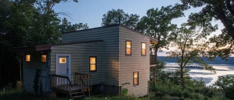 المنشأة من الخارج