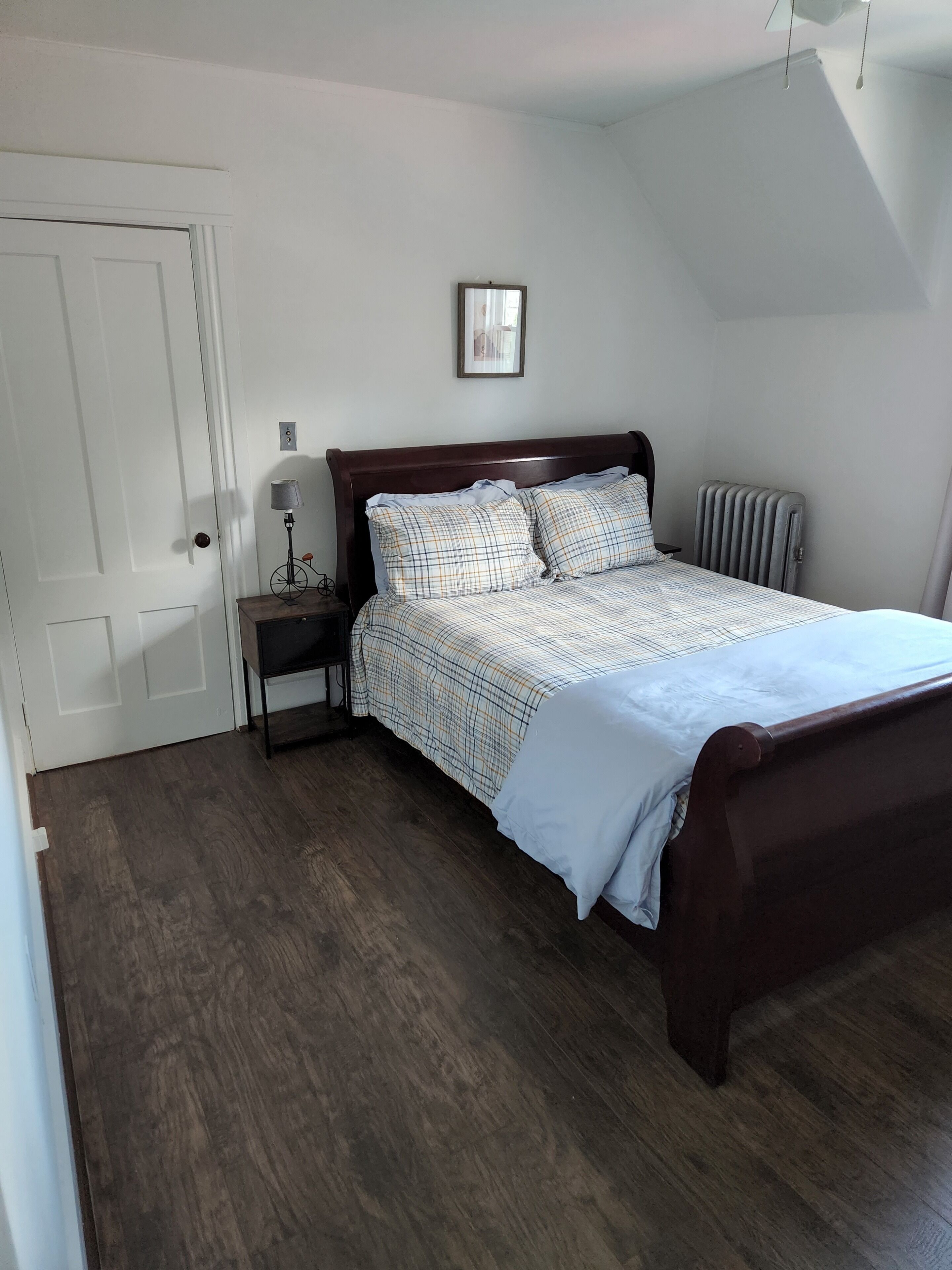 Beautiful 2 bedroom apartment just east of downtown  Manchester