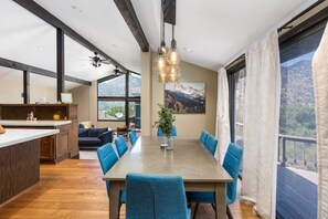 Dining - Mtn View, Hot Tub, Open Kitchen, 10m to Sequoia (Three Rivers)