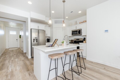 *NEW* Townhouse Bear Lake, Fast WiFi, Boat Parking