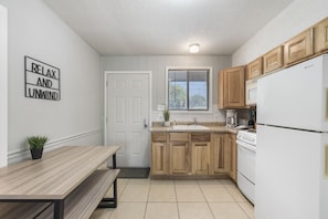 Apartment, Multiple Beds | Private kitchen | Fridge, microwave, oven, stovetop