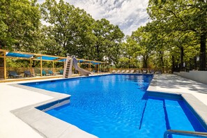 Outdoor pool - Kimberling Cove M10 (Kimberling City)