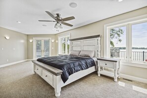 5 bedrooms, free WiFi, bed sheets, wheelchair access