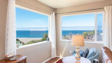 House, Multiple Beds, Balcony, Ocean View | Living room | 40-inch TV with digital channels, fireplace