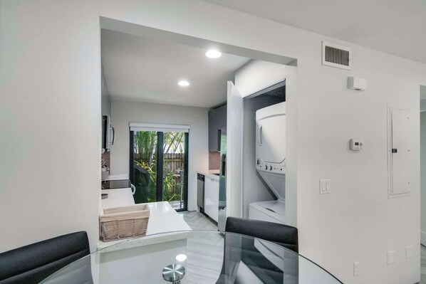 House, Multiple Beds, Patio, Garden View (Delray Deco A) | Interior