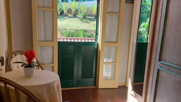 Double or Twin Room | In-room dining