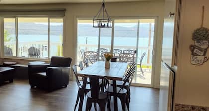 Casa Blanca waterfront house with private pier & kayaks, sleeps 8