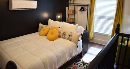 TINY WONDER guesthouse near town square