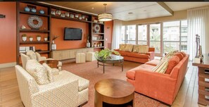 Smart TV, fireplace
