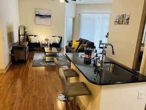 صورة غير مصنفة، 3 من 32، زرّ