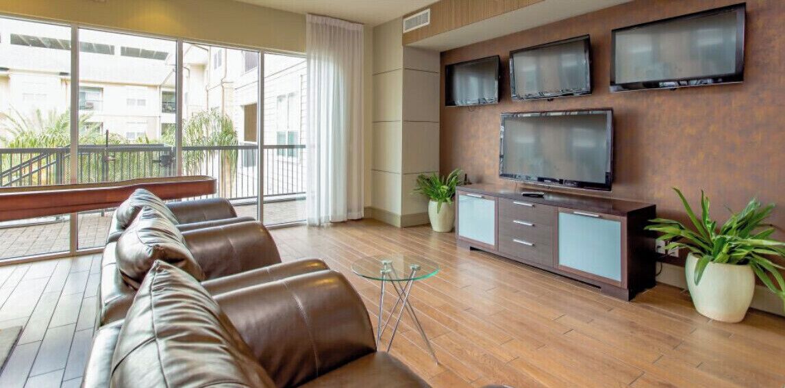 Smart TV, fireplace, offices