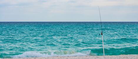 Vlak bij het strand, ligstoelen