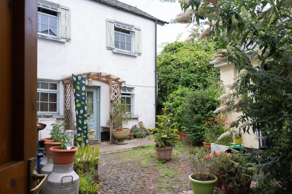 Comfy and Cosy 1BD Cottage in Crediton Devon — photo 3