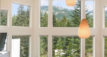 Ski-in Ski-out Sasquatch Retreat @ Snoqualmie Pass