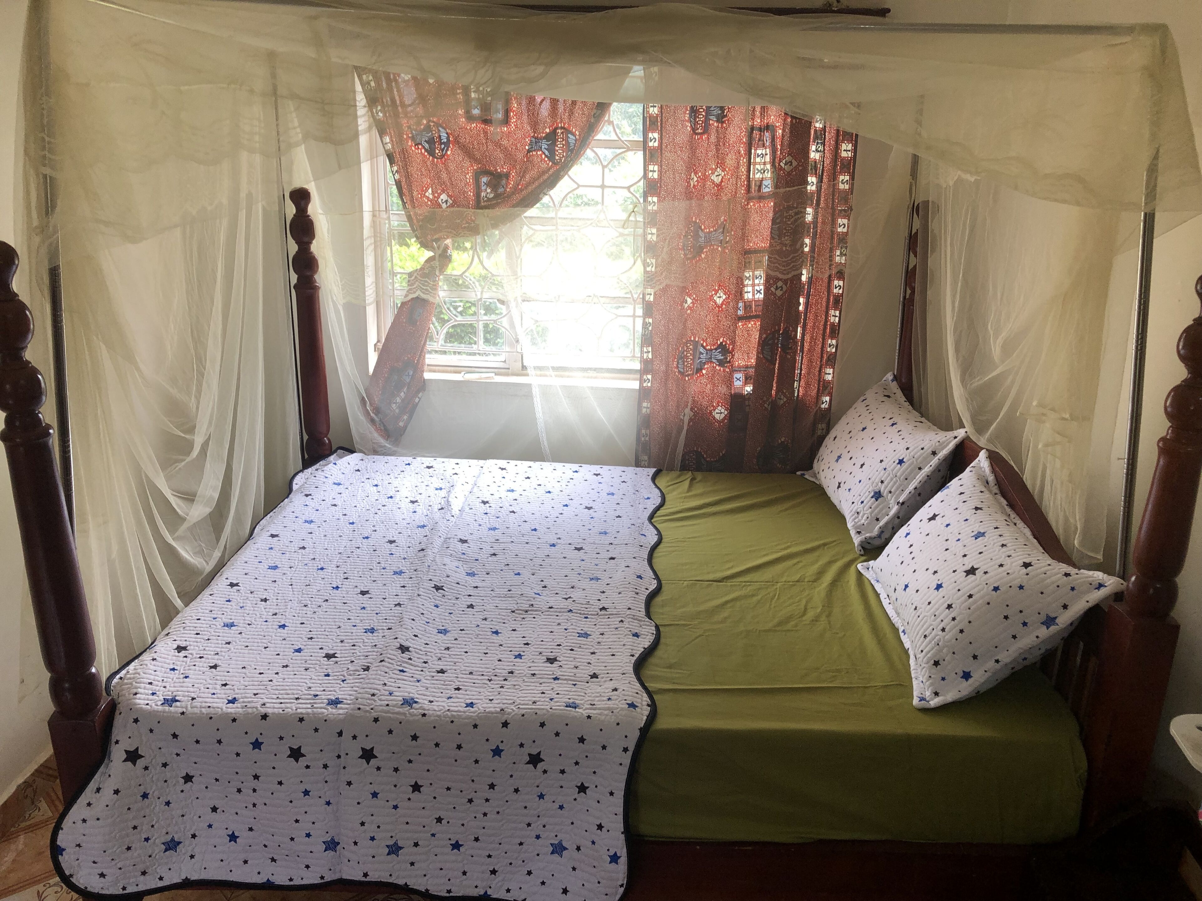 3 室のベッドルーム、WiFi