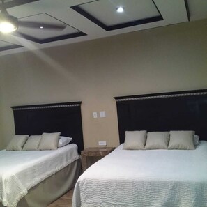 Junior Room | Premium bedding, down comforters, Tempur-Pedic beds - Hotel Pedregal (Nogales)